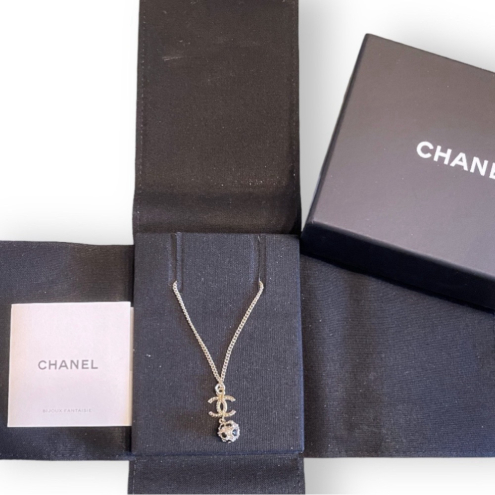 Sale!Like new authentic Chanel
CC Drop Pendant Necklace Metal with Crystals‌